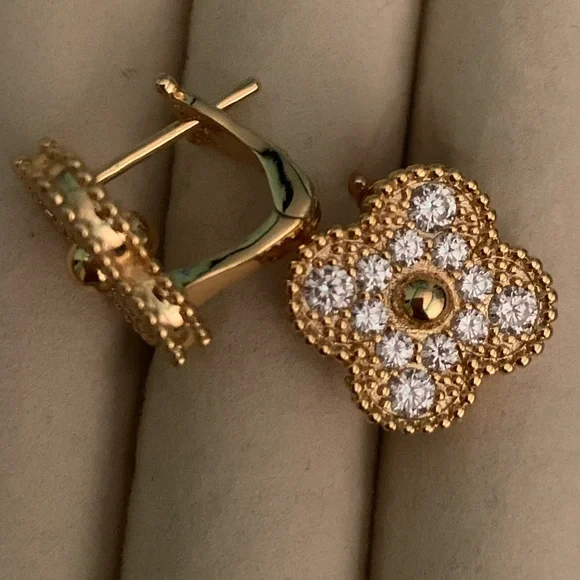 18 K gold sparkly crystal four leaf lucky clover stud earrings - Picture 3 of 12